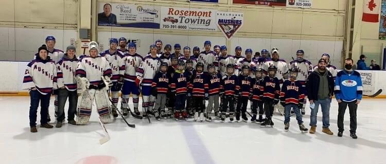 A hockey team posing for a team photo.